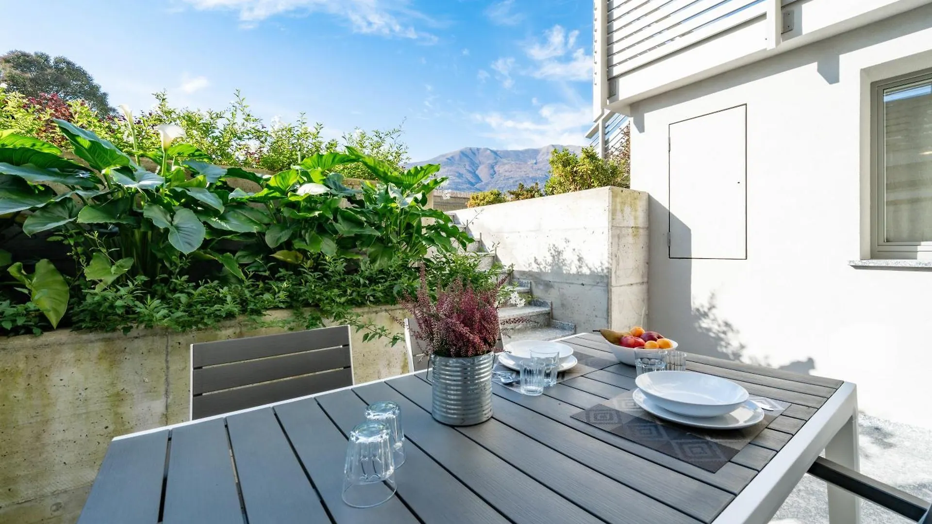 Villa Sunshine - Luxury Property, With Pool & Large Private Garden, Few Steps From The Beach, Ideal For Families, Large Groups And People With Mobility Issuess Dervio Italien